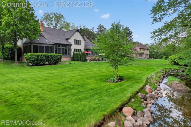 115 W Hickory Grove Road, Bloomfield Hills, MI 48304