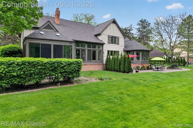 115 W Hickory Grove Road, Bloomfield Hills, MI 48304