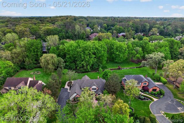 115 W Hickory Grove Road, Bloomfield Hills, MI 48304