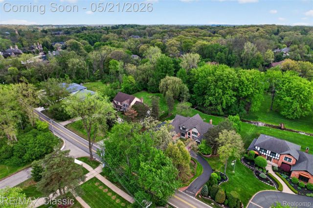 115 W Hickory Grove Road, Bloomfield Hills, MI 48304