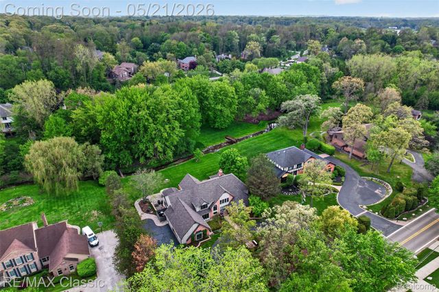 115 W Hickory Grove Road, Bloomfield Hills, MI 48304