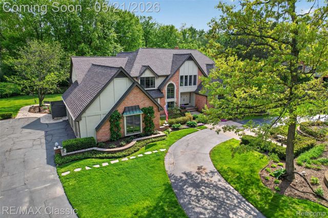 115 W Hickory Grove Road, Bloomfield Hills, MI 48304