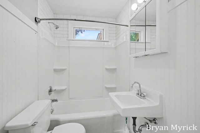 762 Central Avenue, Holland City, MI 49423