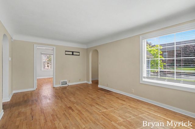 762 Central Avenue, Holland City, MI 49423