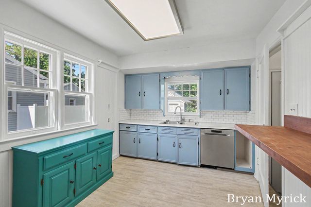 762 Central Avenue, Holland City, MI 49423
