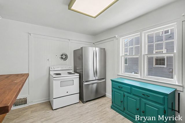 762 Central Avenue, Holland City, MI 49423