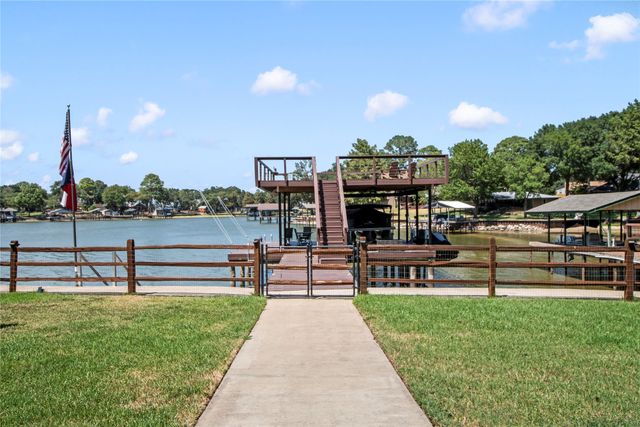 152 Sunset Drive, Gun Barrel City, TX 75156