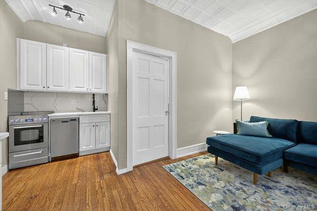 105 Seventh Street 10, Garden City, NY 11530