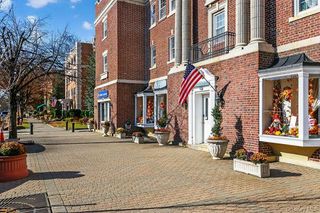 105 Seventh Street 10, Garden City, NY 11530