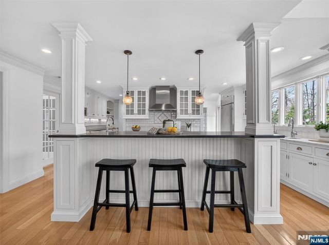 381 Lawrence Court, Wyckoff, NJ 07481