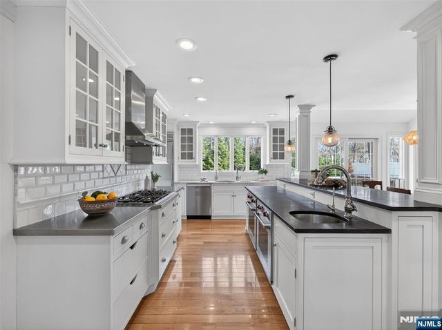 381 Lawrence Court, Wyckoff, NJ 07481