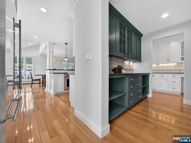 381 Lawrence Court, Wyckoff, NJ 07481