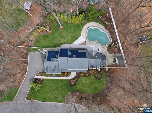 381 Lawrence Court, Wyckoff, NJ 07481