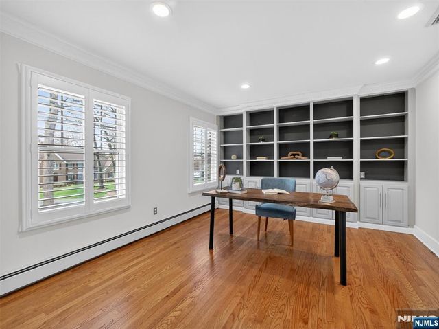 381 Lawrence Court, Wyckoff, NJ 07481