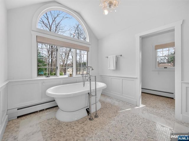 381 Lawrence Court, Wyckoff, NJ 07481