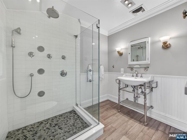 381 Lawrence Court, Wyckoff, NJ 07481