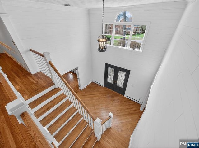 381 Lawrence Court, Wyckoff, NJ 07481