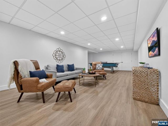 381 Lawrence Court, Wyckoff, NJ 07481