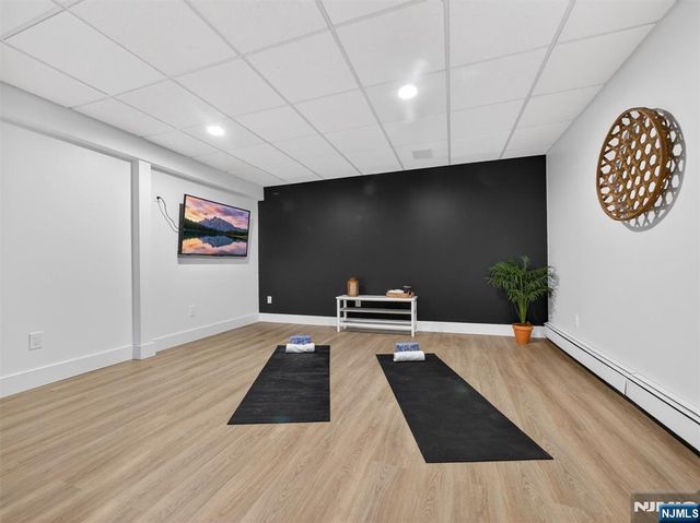 381 Lawrence Court, Wyckoff, NJ 07481