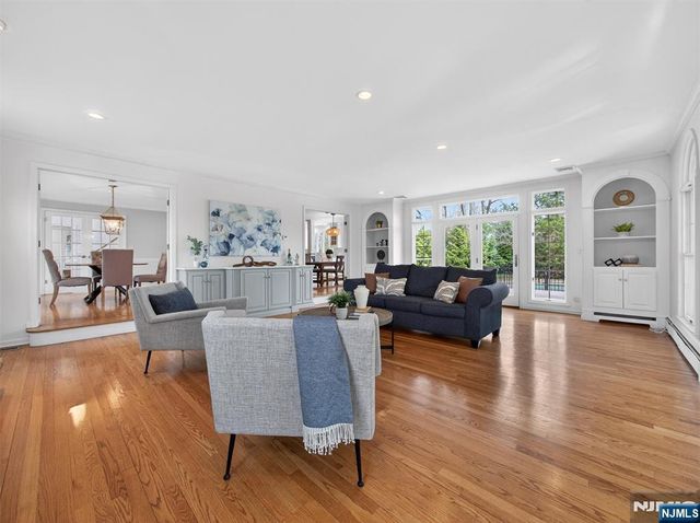 381 Lawrence Court, Wyckoff, NJ 07481