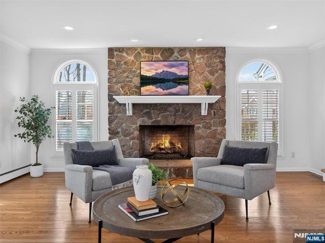 381 Lawrence Court, Wyckoff, NJ 07481