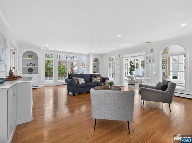 381 Lawrence Court, Wyckoff, NJ 07481