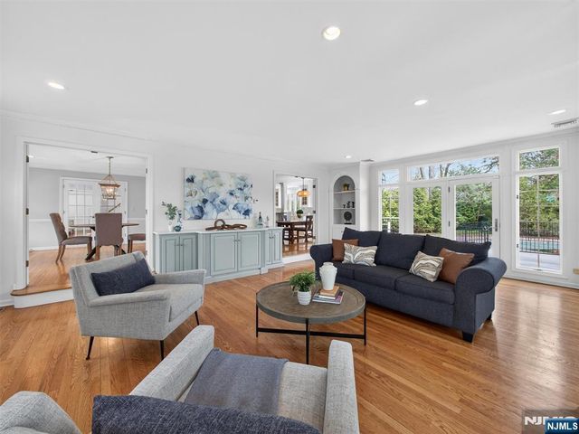 381 Lawrence Court, Wyckoff, NJ 07481