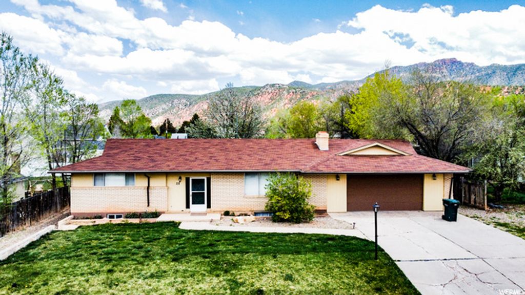 25 S 200 E, Parowan, UT 84761
