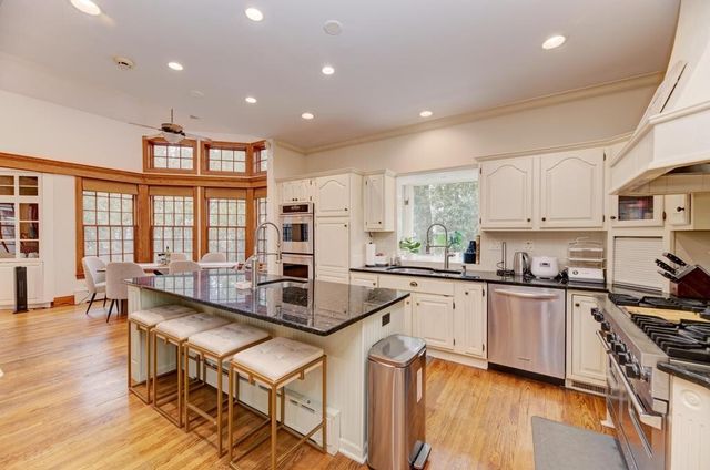 1499 Sheridan Road, Highland Park, IL 60035