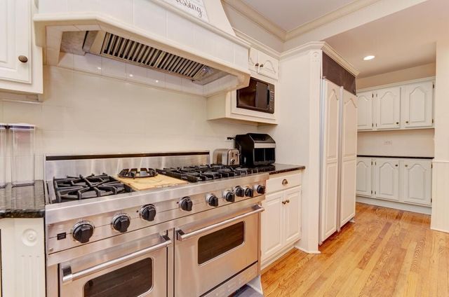 1499 Sheridan Road, Highland Park, IL 60035