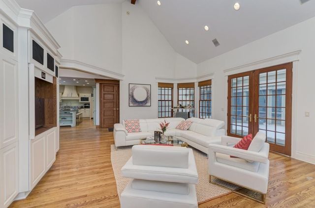 1499 Sheridan Road, Highland Park, IL 60035