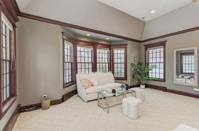 1499 Sheridan Road, Highland Park, IL 60035