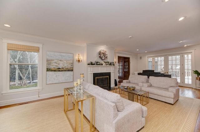 1499 Sheridan Road, Highland Park, IL 60035