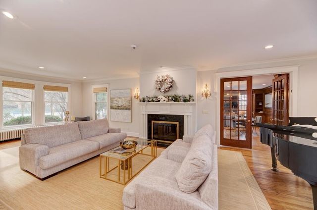 1499 Sheridan Road, Highland Park, IL 60035