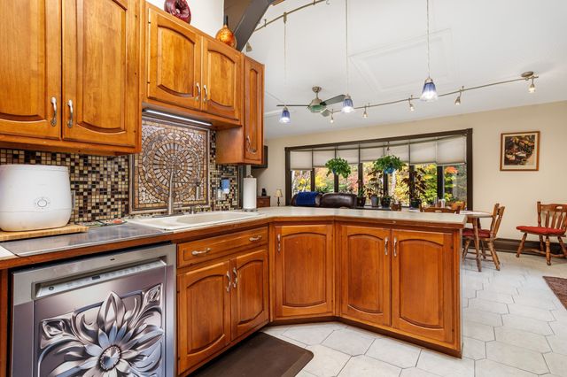 41 Bainbridge Street, Leominster, MA 01453