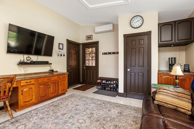41 Bainbridge Street, Leominster, MA 01453