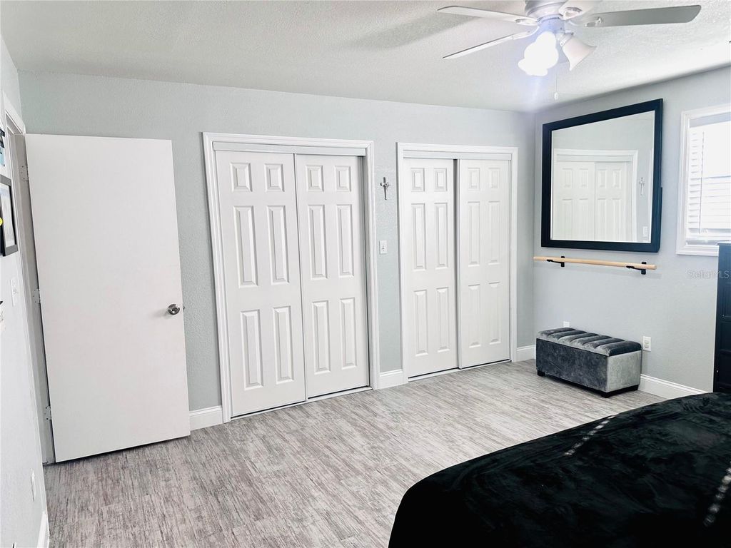 Image 12 of property listing at 17706 1ST STREET E, Redington Shores, FL 33708