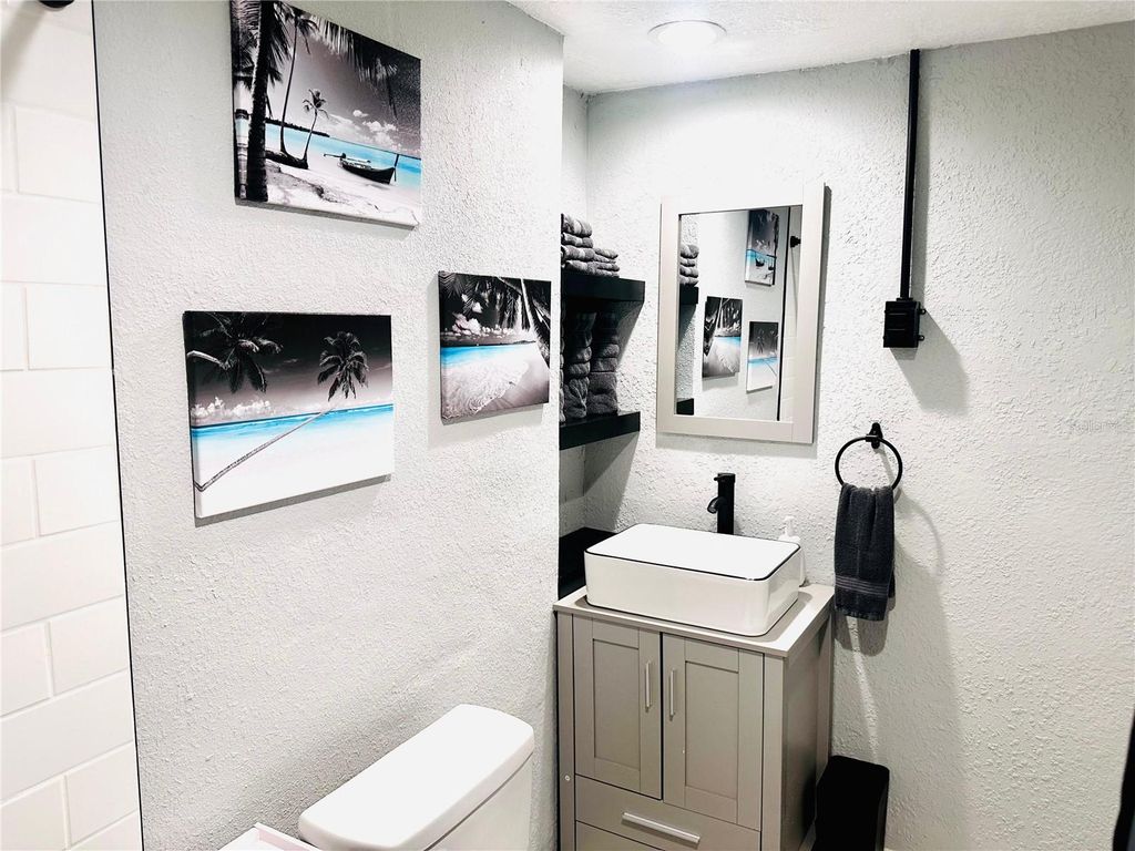 Image 15 of property listing at 17706 1ST STREET E, Redington Shores, FL 33708