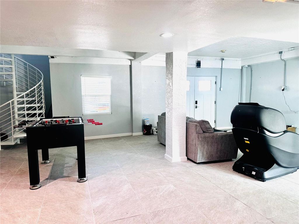 Image 17 of property listing at 17706 1ST STREET E, Redington Shores, FL 33708