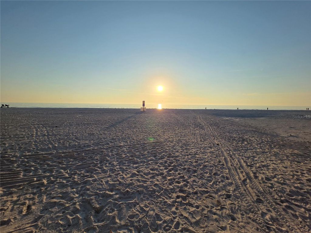 Image 5 of property listing at 17706 1ST STREET E, Redington Shores, FL 33708