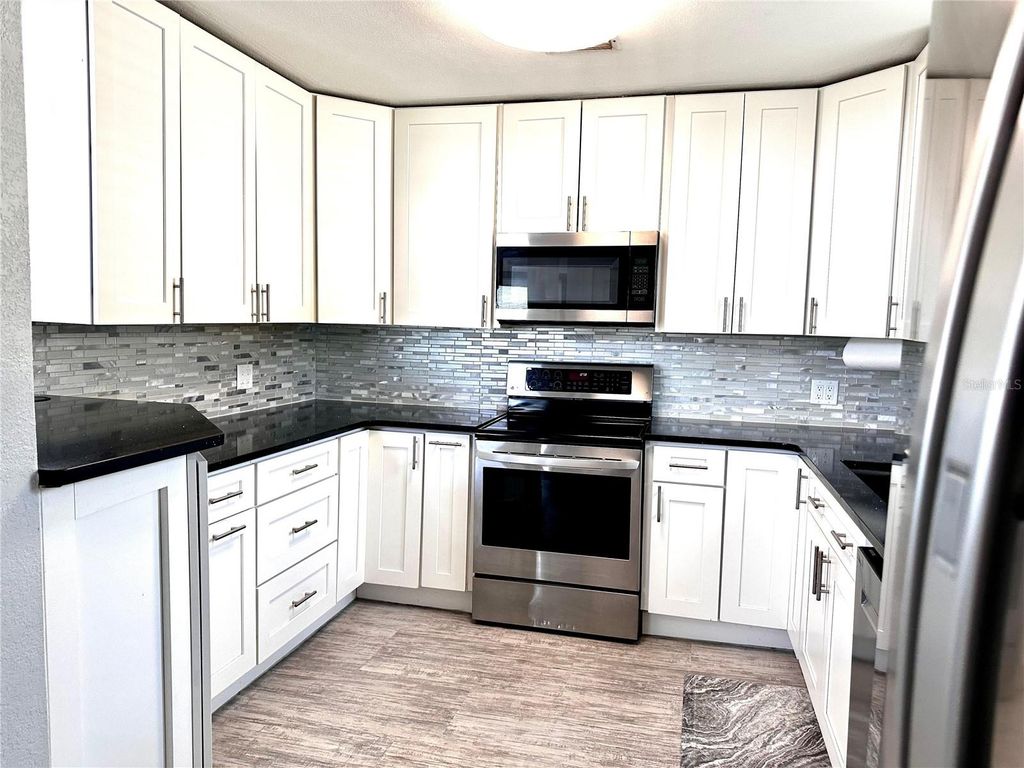 Image 7 of property listing at 17706 1ST STREET E, Redington Shores, FL 33708