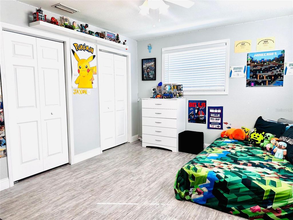 Image 10 of property listing at 17706 1ST STREET E, Redington Shores, FL 33708