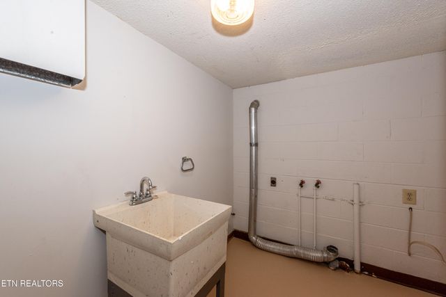 406 Montvale Station Rd, Maryville, TN 37803