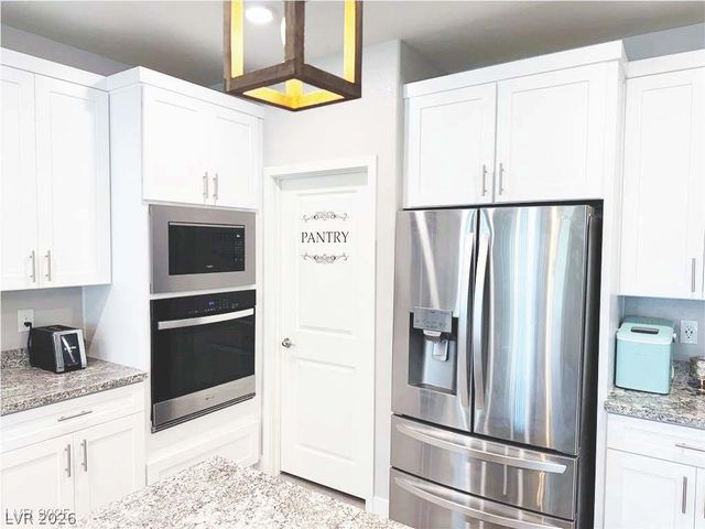 7855 Skyler Falls Lane, North Las Vegas, NV 89084