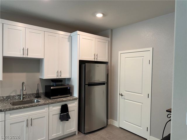 7855 Skyler Falls Lane, North Las Vegas, NV 89084