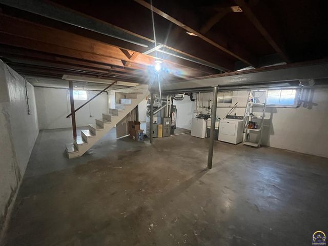 3125 SW Mulvane ST, Topeka, KS 66611