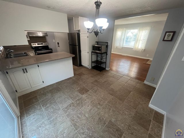 3125 SW Mulvane ST, Topeka, KS 66611