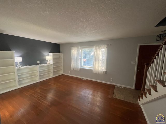 3125 SW Mulvane ST, Topeka, KS 66611