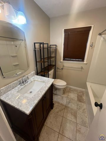 3125 SW Mulvane ST, Topeka, KS 66611