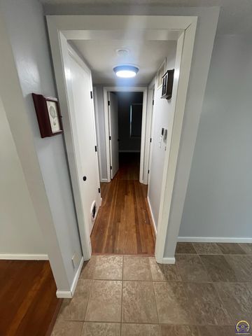 3125 SW Mulvane ST, Topeka, KS 66611